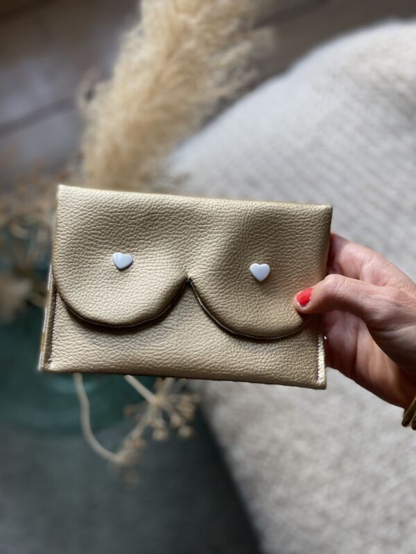Pochette Boobs dorée – Image 2