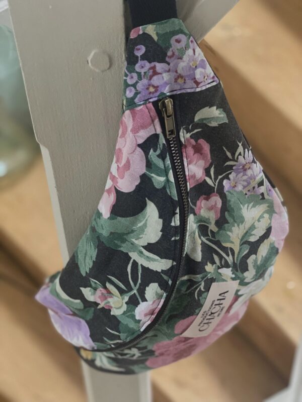 Sac Banane upcycling Fleurs ( différentes tailles) – Image 3