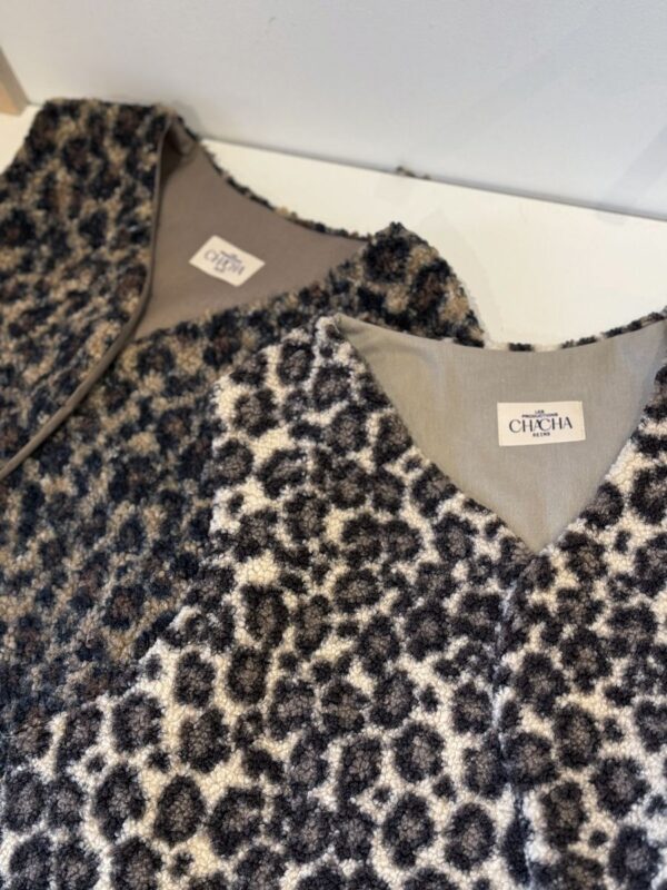 Bernie : le Gilet de berger en moumoute léopard beige – Image 5