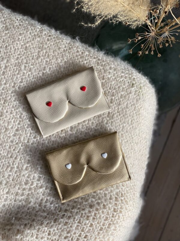 Pochette Boobs dorée – Image 5