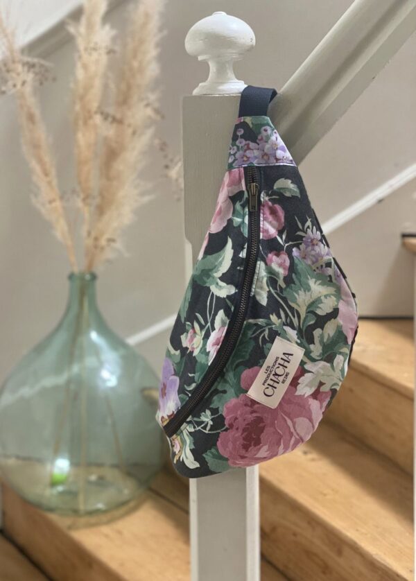 Sac Banane upcycling Fleurs ( différentes tailles)